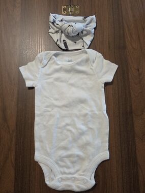 Carter's White Short-Sleeve Onsie with Longboard Palm Knotted Headband NWOT